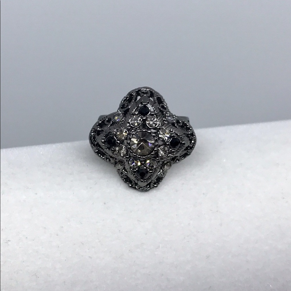 NWOT Premier Designs “Posey” ring size 6